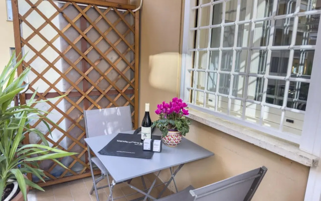 Lovely Design Apartment With Balcony