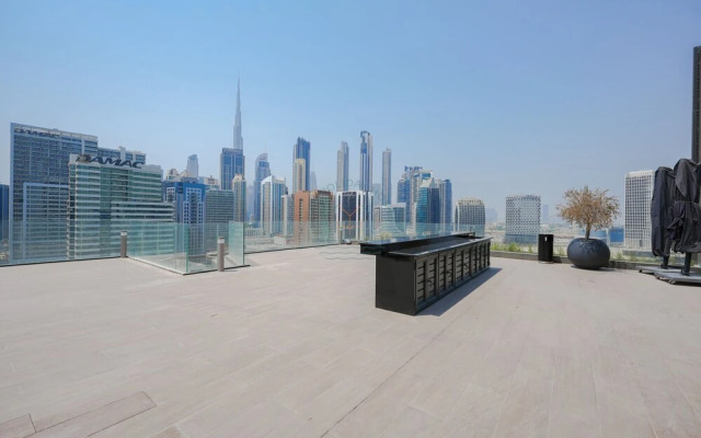 Urban Skyline City Comfort Studio