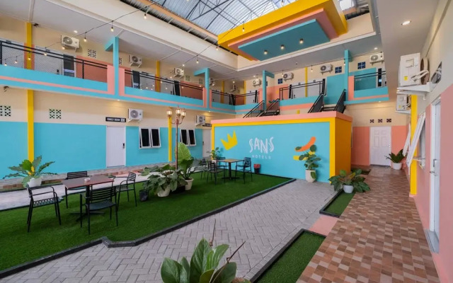 Sans WM Hotel Blitar