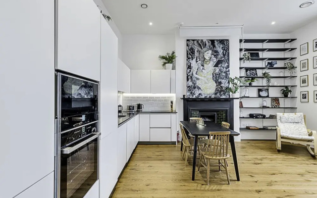 Vibrant 2-bed Flat: Acton's Best Stay!