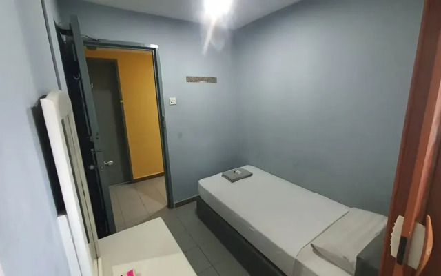 OYO 90798 Two Two Inn