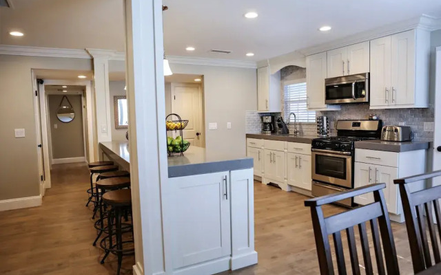 Fantastic 6 bedroom 4 bath Pool Home