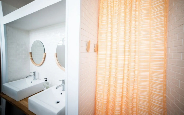 Santurcia Hostel - Adults Only