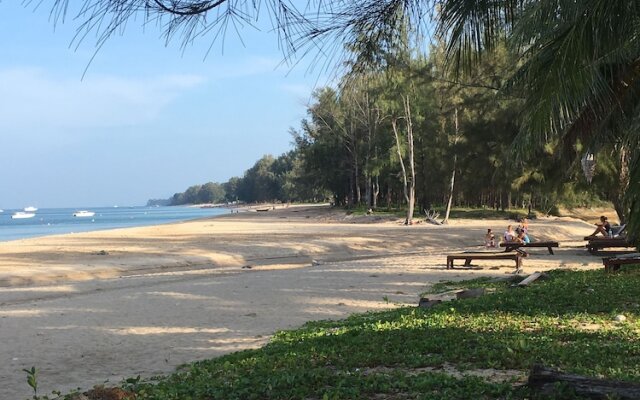 Good Days Lanta Beach Resort