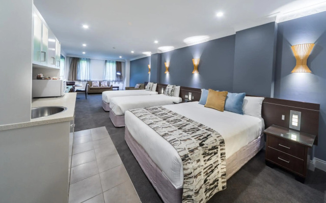 Hyde Park Inn Hotel