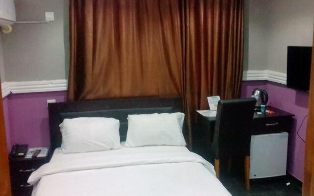 House Eleven Hotels and Apartments