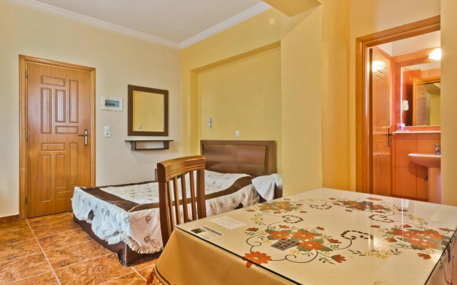 Montemar Studios & Apartments