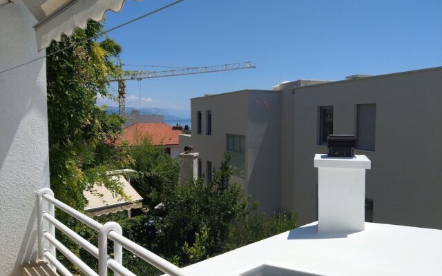 Comfort Apt.w.balcony Near Beach,marjan and Center