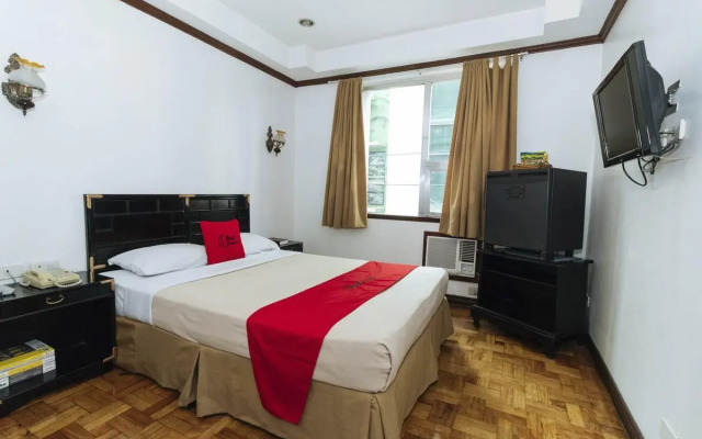 RedDoorz near Rockwell Mall