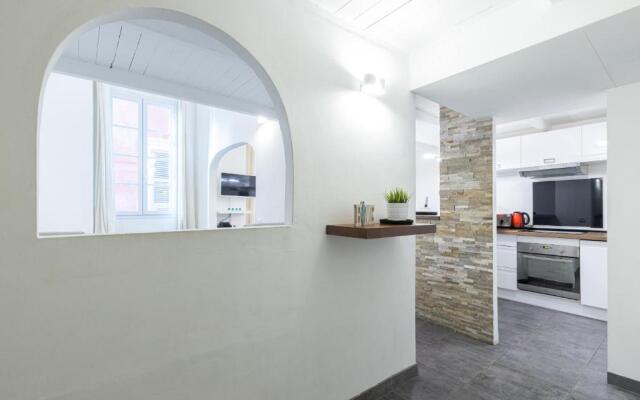 Duplex in Rue de la Préfecture Old Town 2 Bdrs