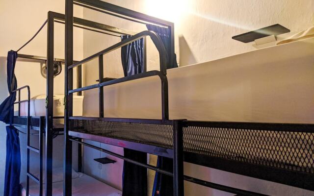 Traveler Hostel