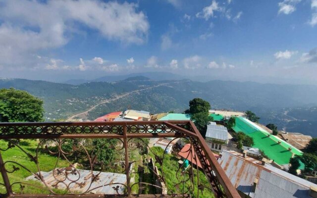 Stunning 3-bed Apartment in Murree