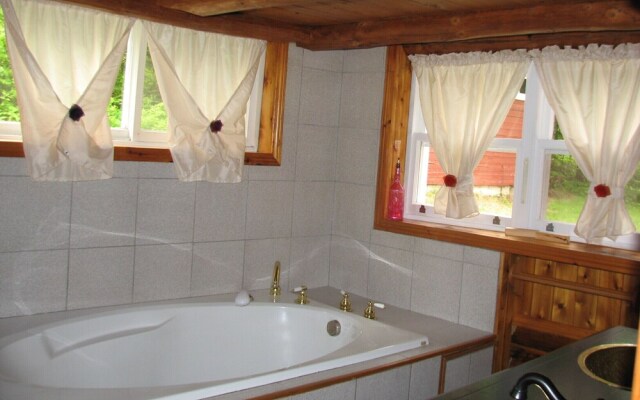 Kan-à-Mouche Pourvoirie Auberge et Chalets