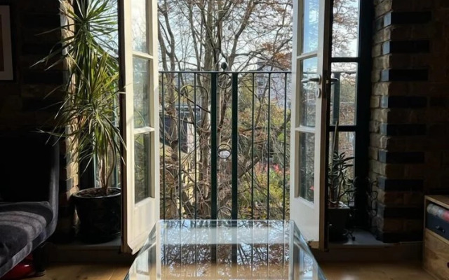 Stunning 2-bed Converted Warehouse - Sleeps 4