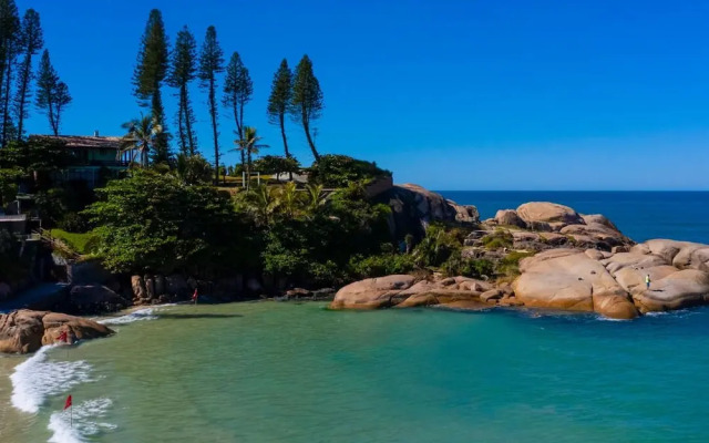 Nomades Riverside - Adventure Hostels & Coworking