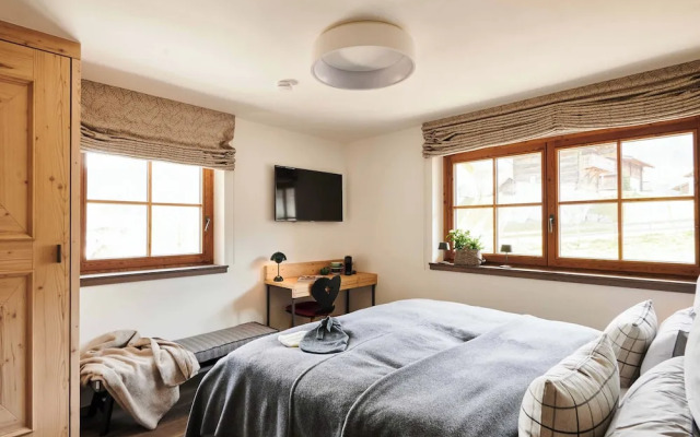 Serviced Luxury Chalet Evi