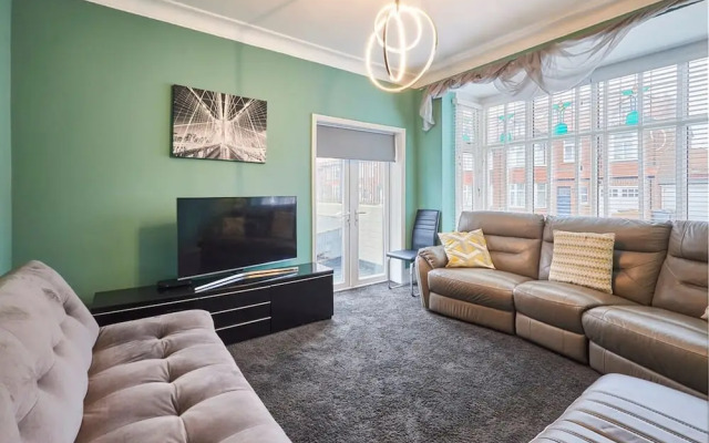 Host Stay Spire View House
