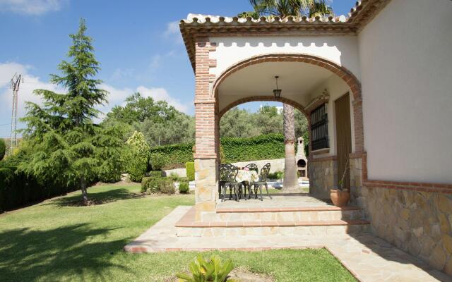 Cozy Villa in Villanueva de la Concepción with Swimming Pool