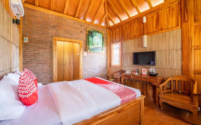 OYO 1347 Joglo Garut Cottage Syariah – Guest Rooms – Garut