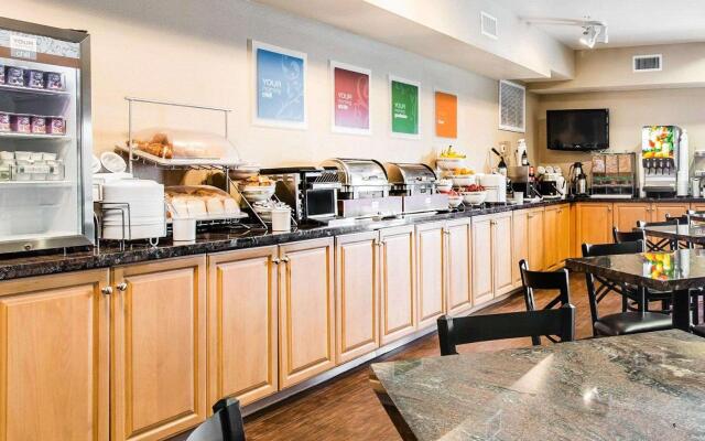 Comfort Inn & Suites Page at Lake Powell