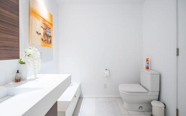 Luxury 4BR Townhouse in Downtown Toronto