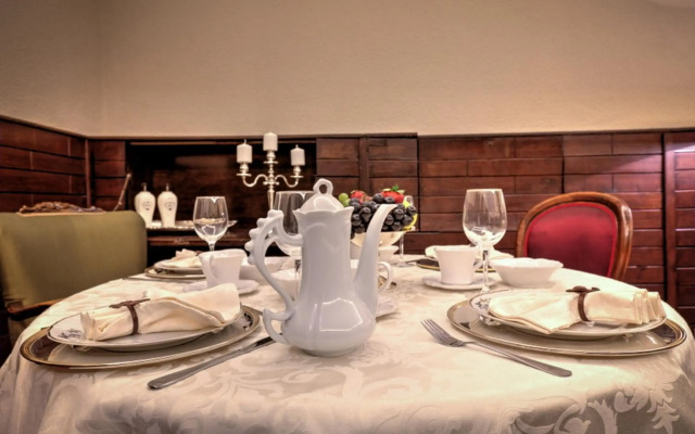 Grand Boutique Hotel