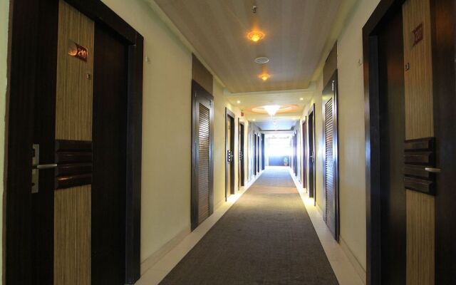 OYO 2136 Hotel The Continental