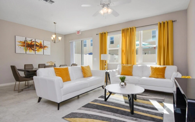 Four Bedrooms Townhome 5122