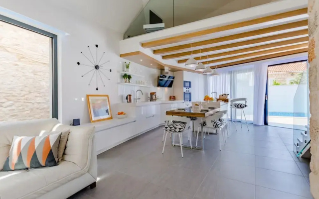 Villa Stone Pearl - Two Bedroom Holiday House With Pool