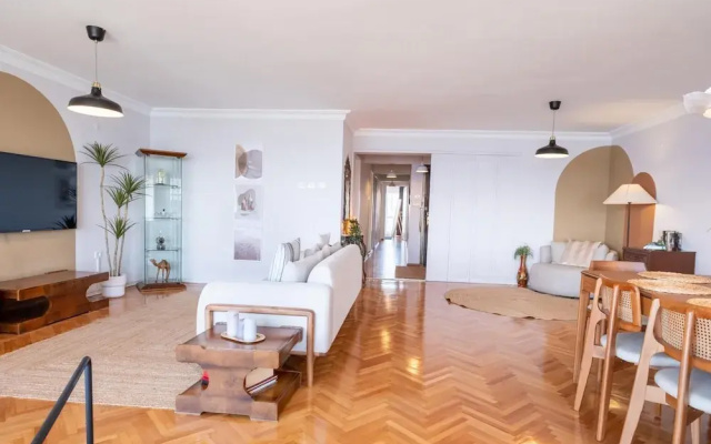Sleek Flat With Sea View Balcony 2 min to Coast