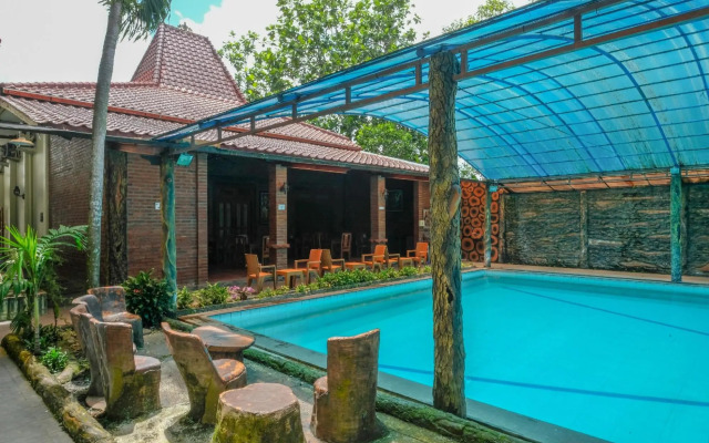 Hotel Savitri Country