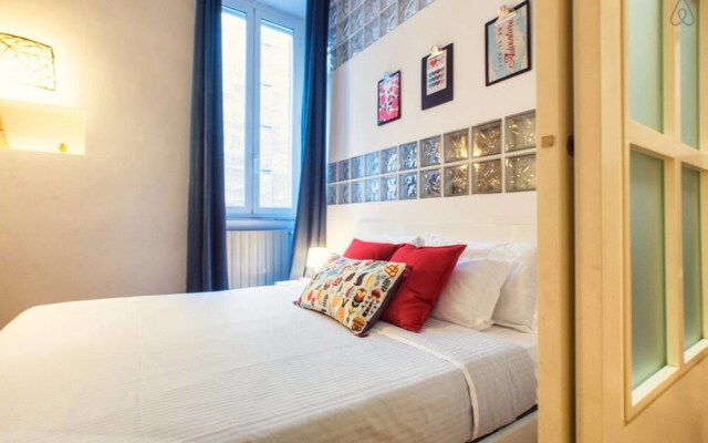 Eclectic 3 bed Flat 10 Minutes From the Colosseum