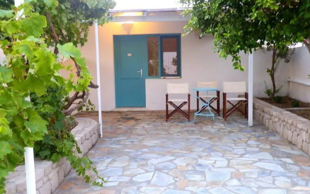 Parasporos Village