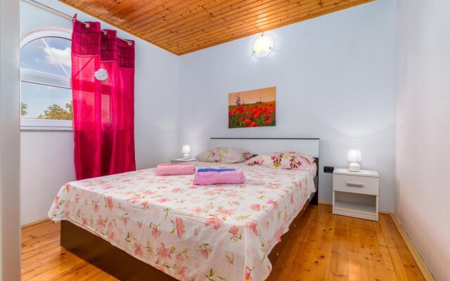 Beautiful Home in Sisan With Wifi and 4 Bedrooms