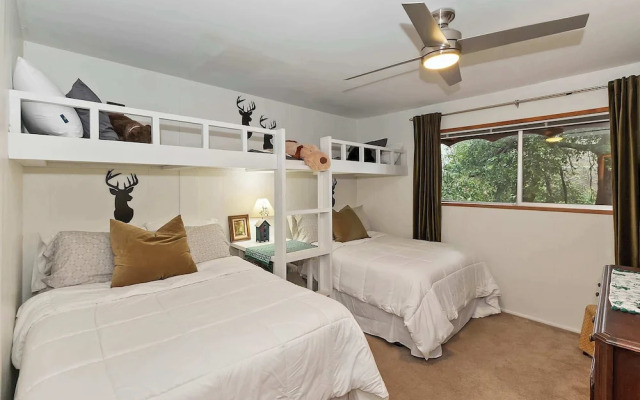 The Lazy Bear Cabin - For 6!