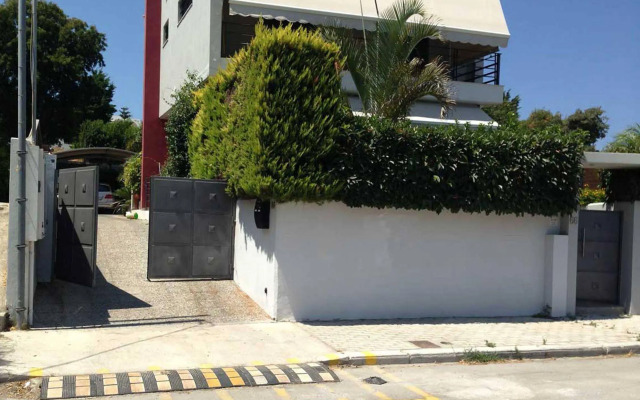 Chris Apartments