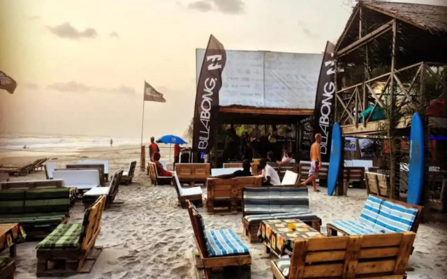Kame Surf Camp & School Sunset Beach Bar