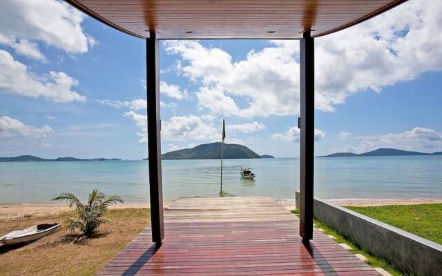 Beach Front Boutique Villa by Holiplanet