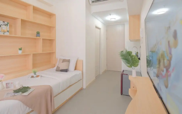 Restful And Minimalist Studio Room Tokyo Riverside Pik 2 Apartment – Guest Rooms – Jakarta