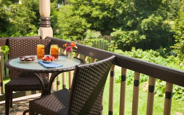 B. F. Hiestand House Bed & Breakfast