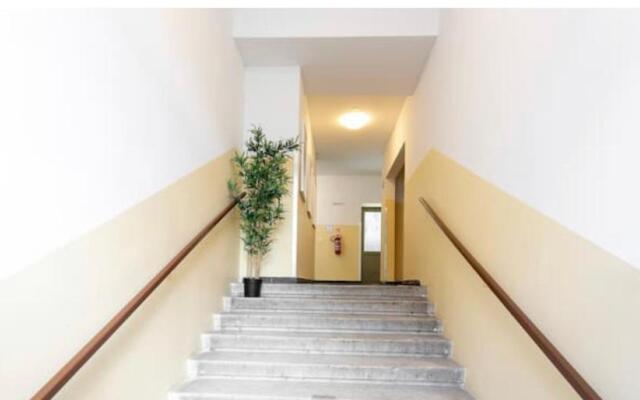 Between Schoenbrunn and the City Center. Apt. 31
