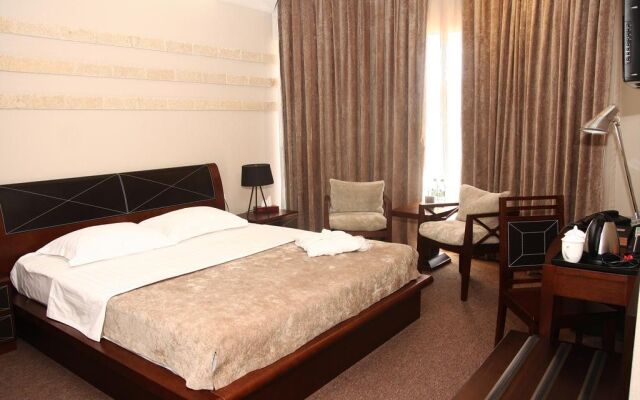 Grand M Hotel