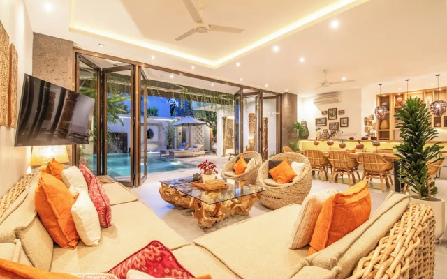 Luxury 4BR Haven, Steps to Canggu's Beach Elegance
