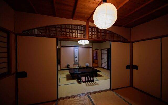 Yufuin Onsen Wafu Ryokan Tsuenosho