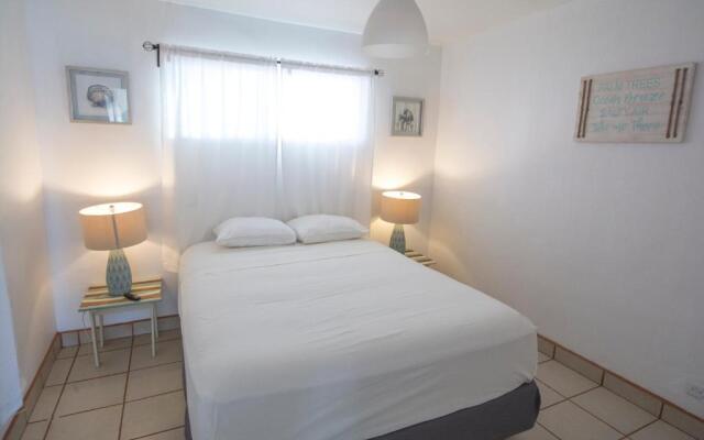 True BEACHFRONT cozy - 1 Bedroom Apt