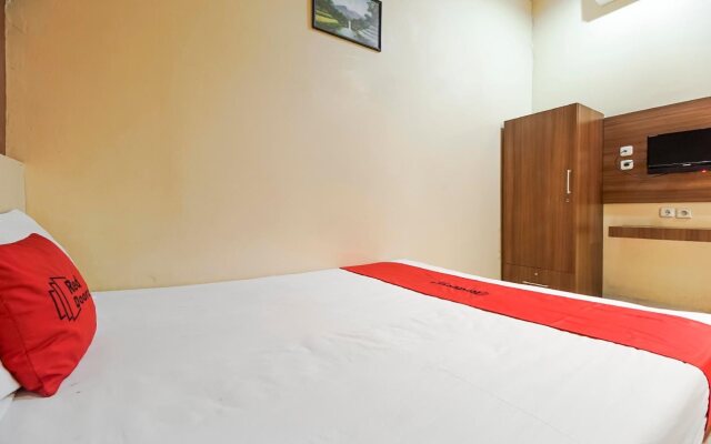 RedDoorz Plus @ Hertasning Area