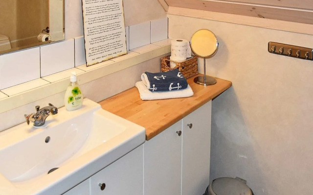 5 Person Holiday Home in Bud-by Traum