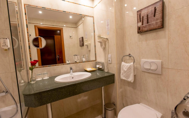 Lions Garden Hotel