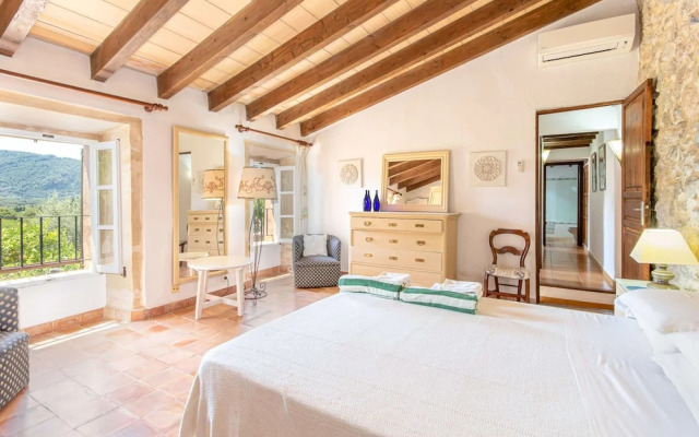 Traditional Charm With Private Pool