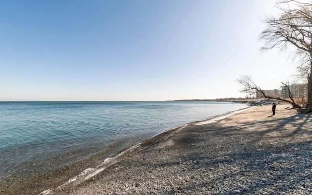 4BR 3BA Townhouse on Lake Ontario Free Parking Gym